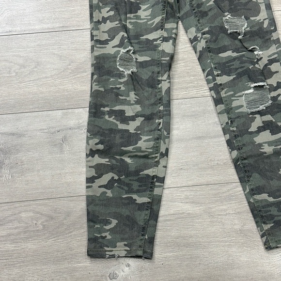 Junior’s Vanilla Star 9 Medium Green Olive Camo Jeans Pants Stretch Torn Ripped - Picture 5 of 11
